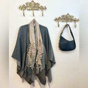 SET ALERT Gray Poncho with Fringe and Beige Scarf SET